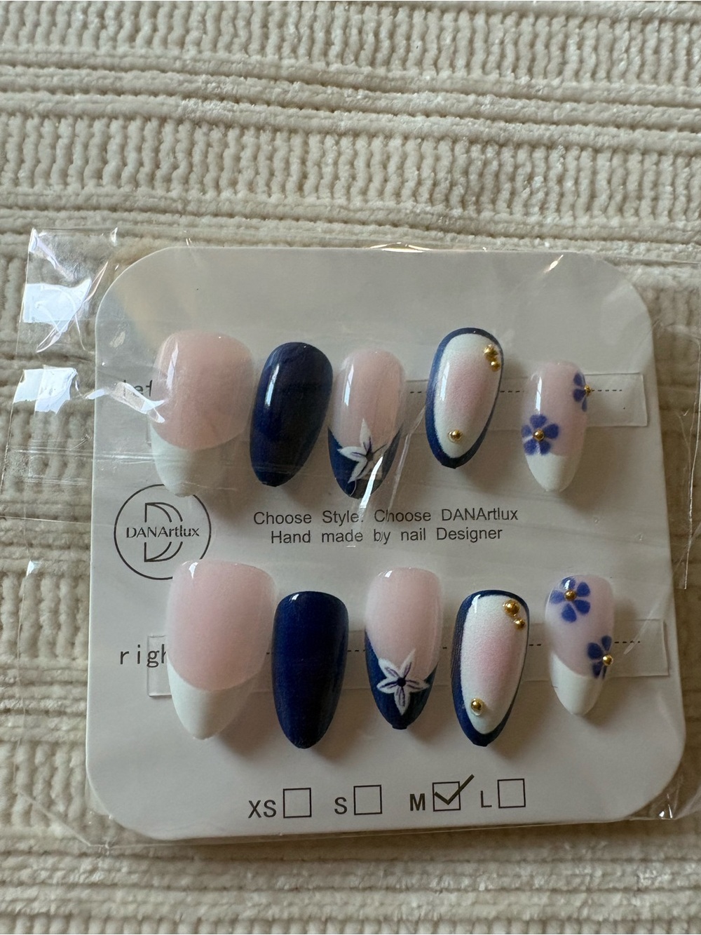 Navy Floral Press-On Nails size Medium